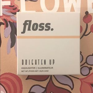 Floss Brighten Up Highlighter in shade Sunlit